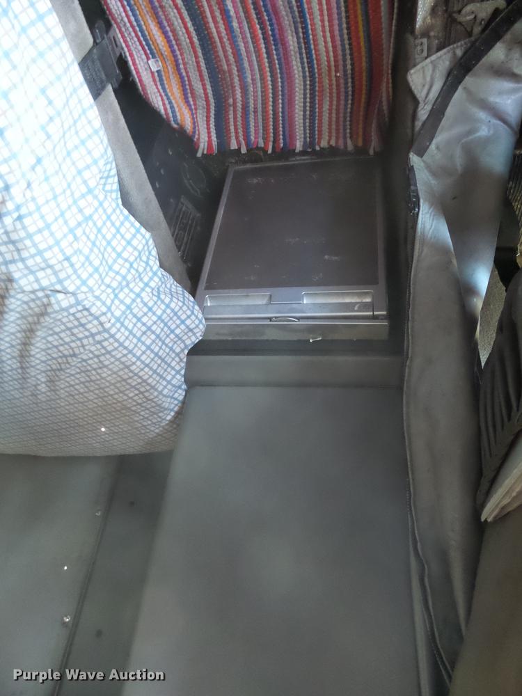 image for item DX9082 2005 Kenworth T600 semi truck