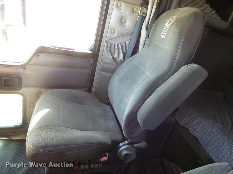 image for item DX9082 2005 Kenworth T600 semi truck