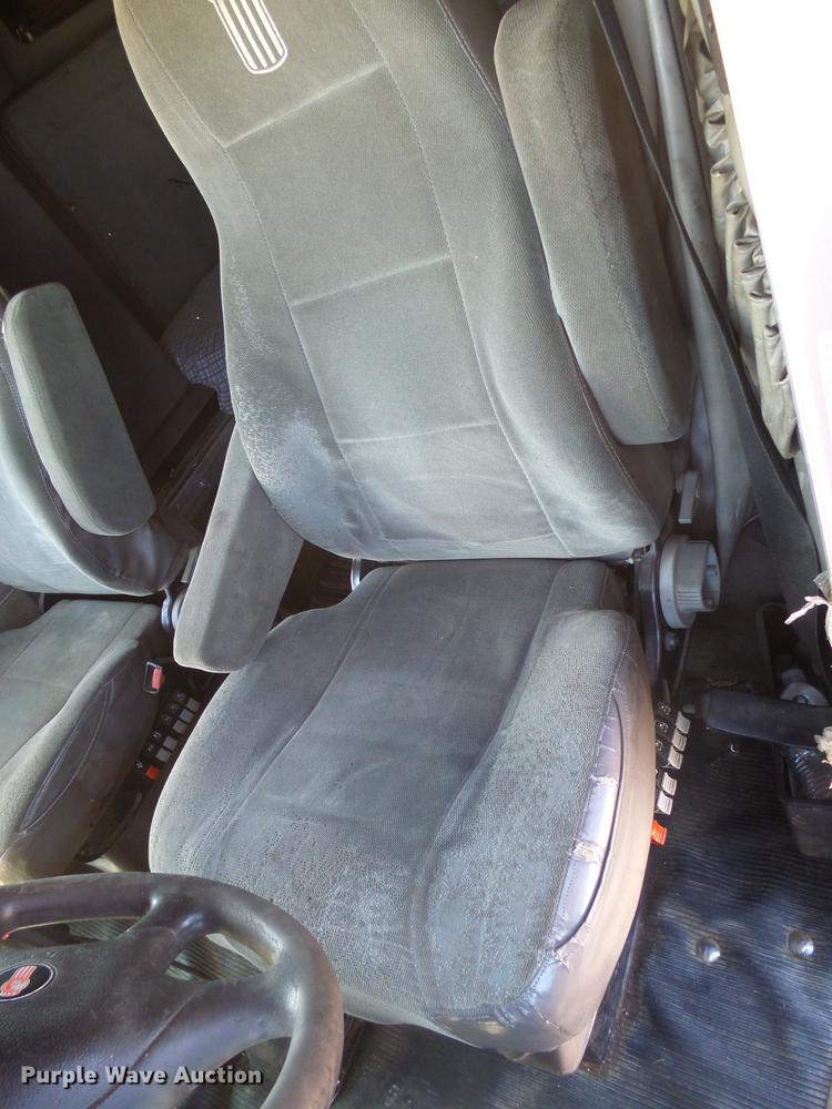 image for item DX9082 2005 Kenworth T600 semi truck