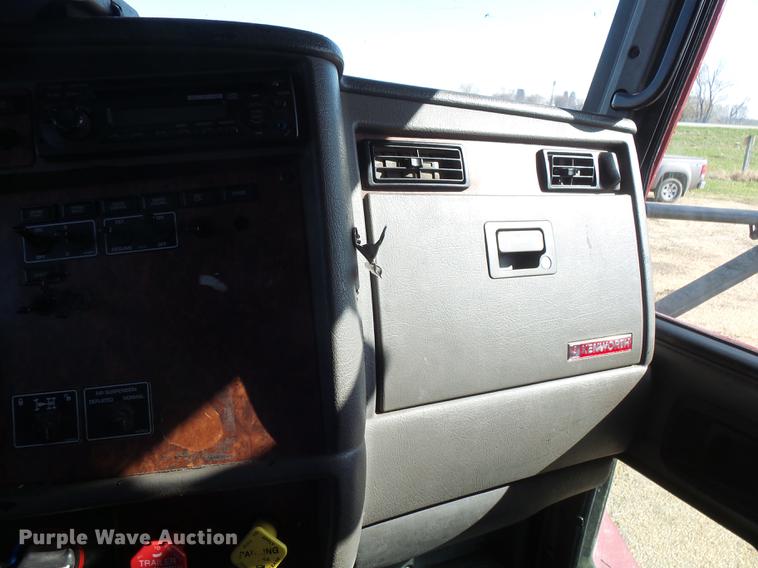 image for item DX9082 2005 Kenworth T600 semi truck