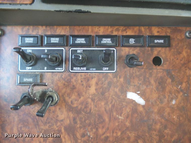 image for item DX9082 2005 Kenworth T600 semi truck