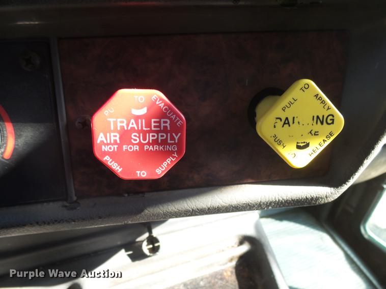 image for item DX9082 2005 Kenworth T600 semi truck