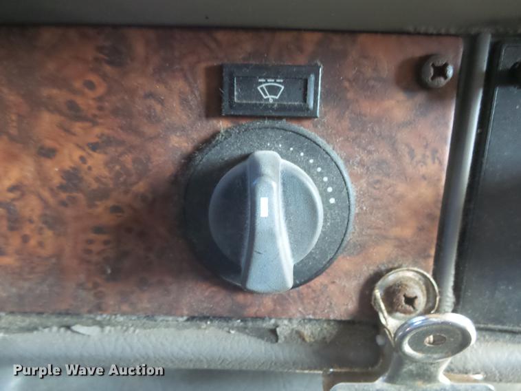 image for item DX9082 2005 Kenworth T600 semi truck