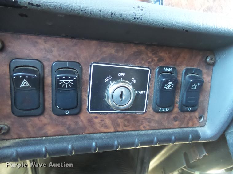 image for item DX9082 2005 Kenworth T600 semi truck