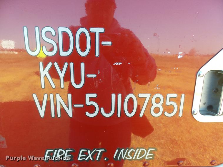 image for item DX9082 2005 Kenworth T600 semi truck