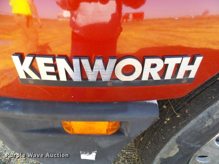 image for item DX9082 2005 Kenworth T600 semi truck