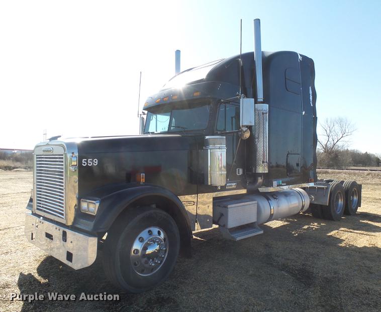 image for item DX9083 2007 Freightliner FLD132 XL Classic semi truck