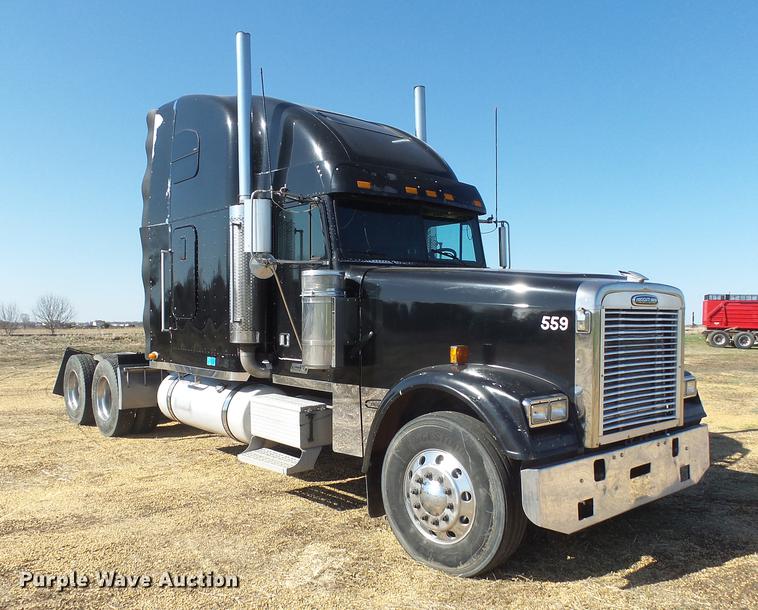 image for item DX9083 2007 Freightliner FLD132 XL Classic semi truck