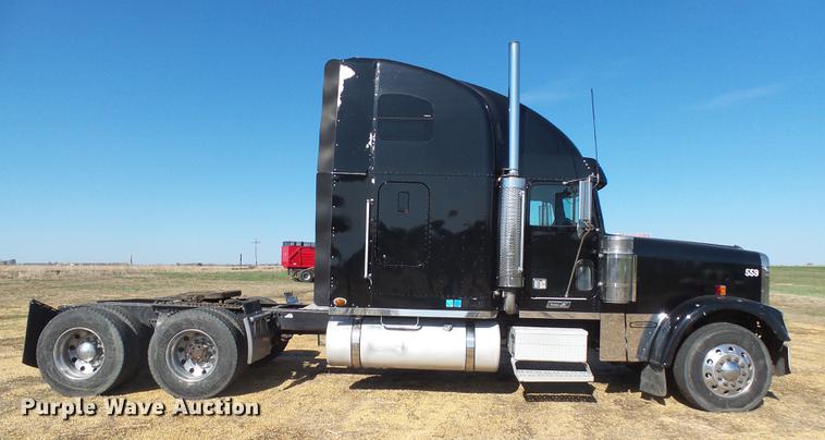 image for item DX9083 2007 Freightliner FLD132 XL Classic semi truck