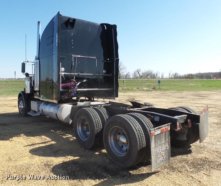 image for item DX9083 2007 Freightliner FLD132 XL Classic semi truck