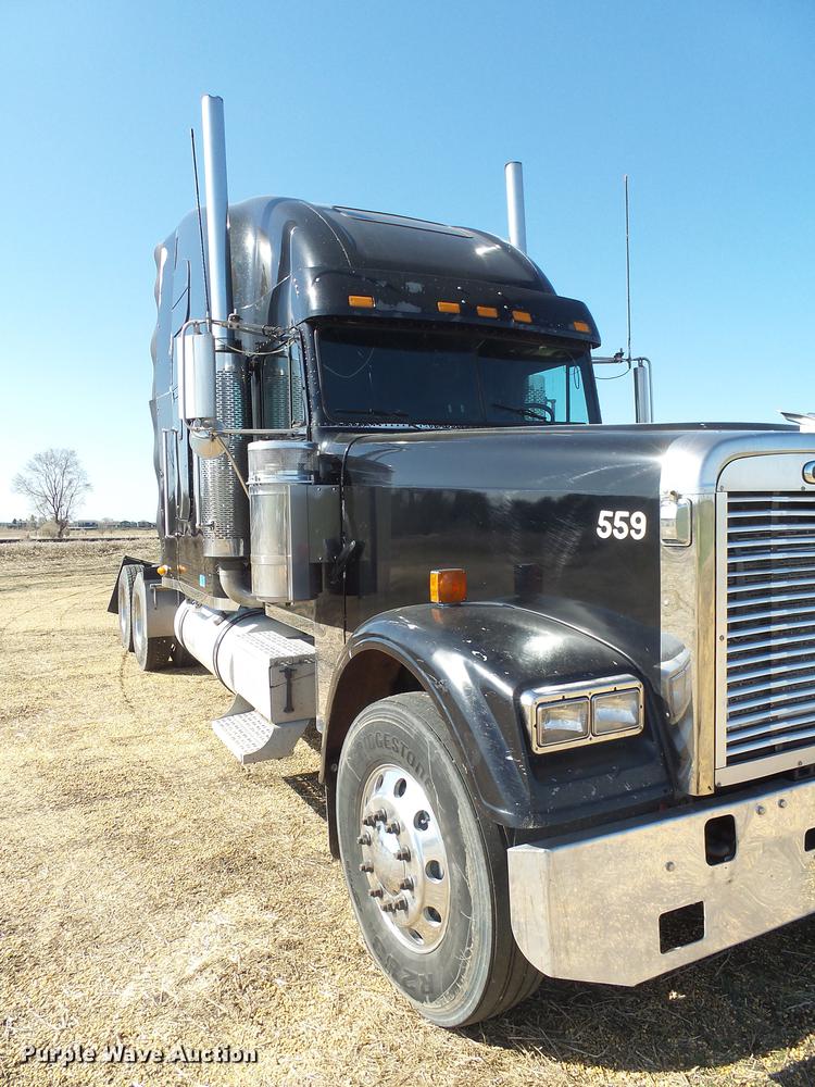 image for item DX9083 2007 Freightliner FLD132 XL Classic semi truck