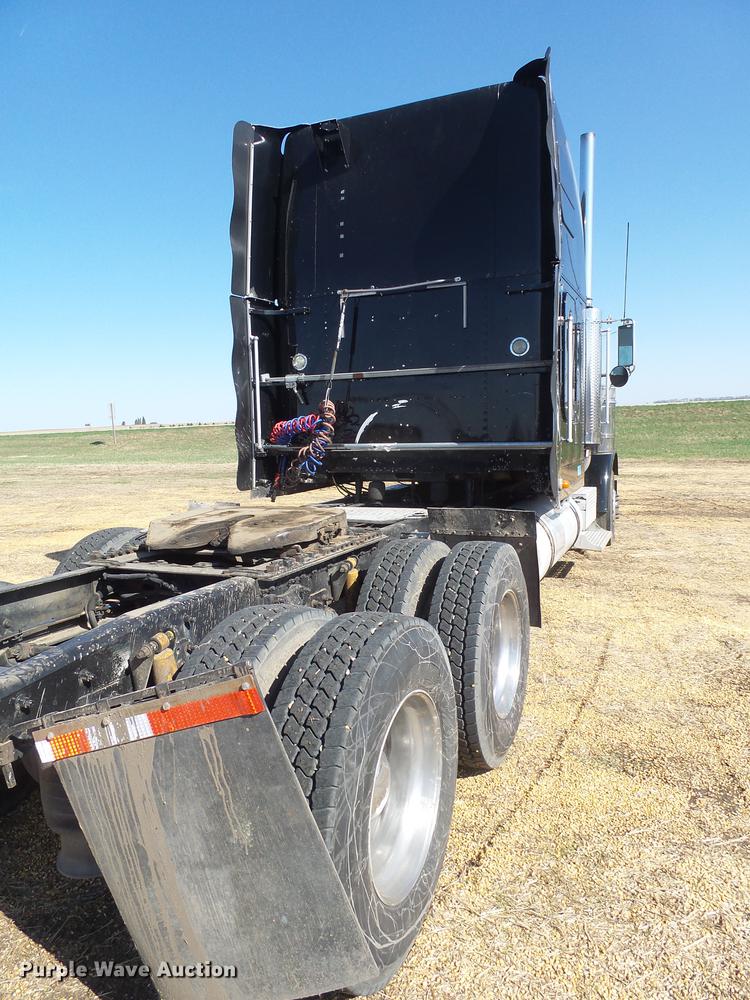 image for item DX9083 2007 Freightliner FLD132 XL Classic semi truck