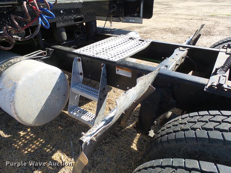 image for item DX9083 2007 Freightliner FLD132 XL Classic semi truck