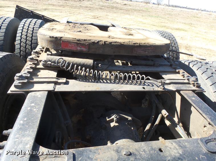 image for item DX9083 2007 Freightliner FLD132 XL Classic semi truck