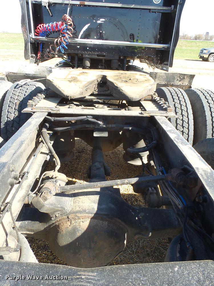 image for item DX9083 2007 Freightliner FLD132 XL Classic semi truck