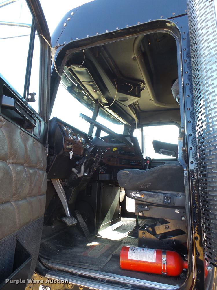 image for item DX9083 2007 Freightliner FLD132 XL Classic semi truck