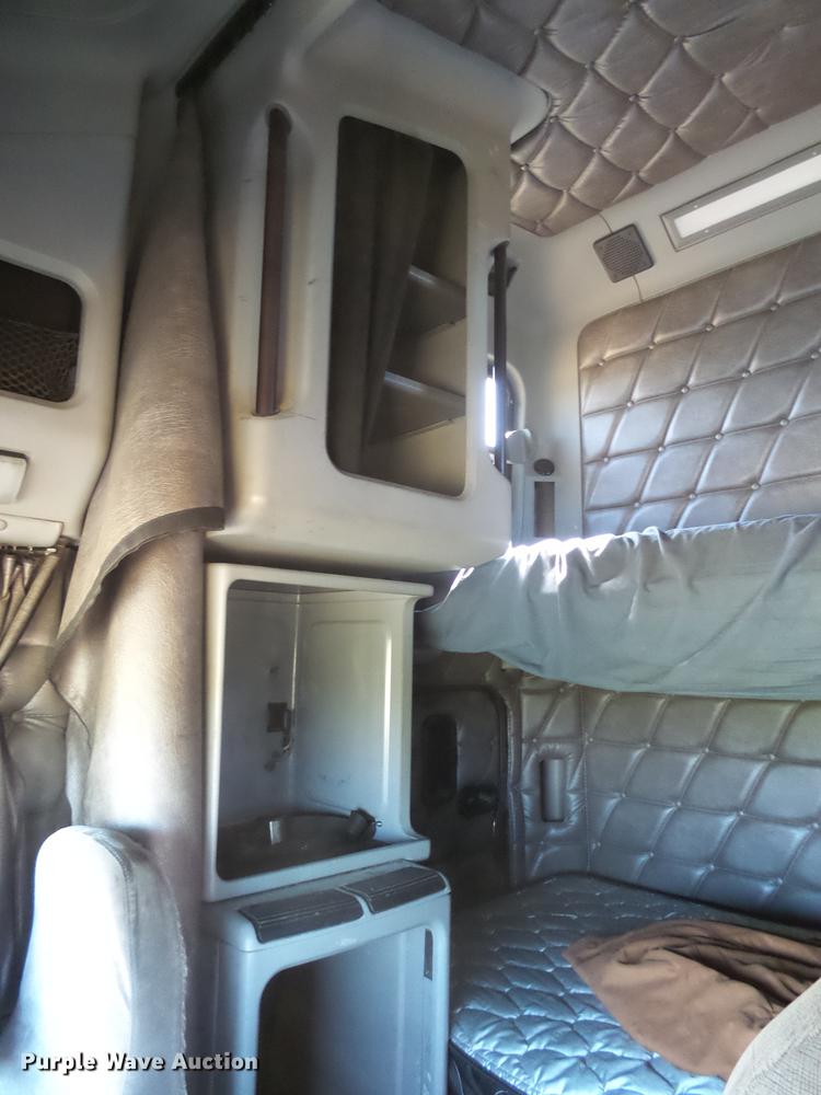 image for item DX9083 2007 Freightliner FLD132 XL Classic semi truck