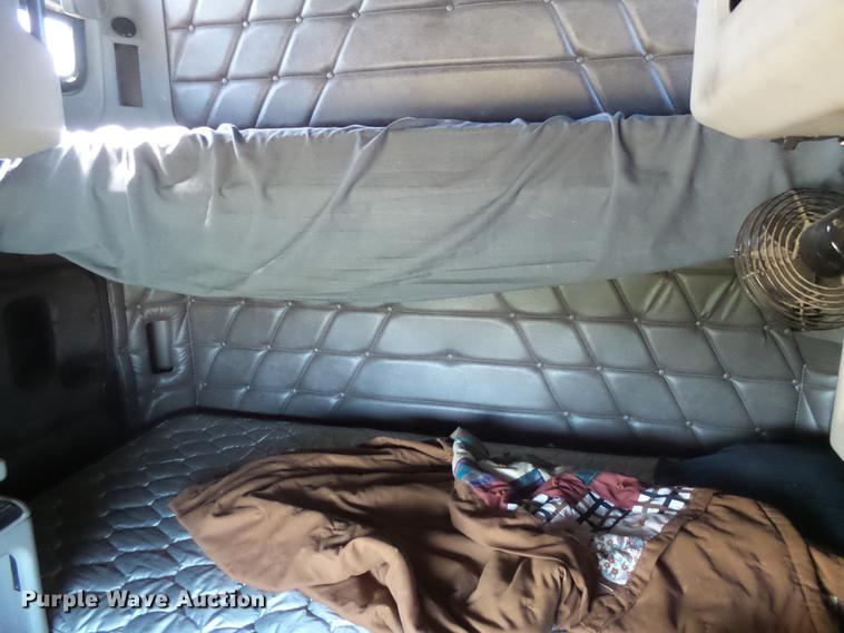 image for item DX9083 2007 Freightliner FLD132 XL Classic semi truck