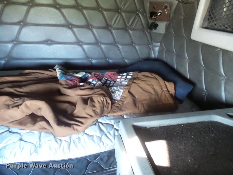 image for item DX9083 2007 Freightliner FLD132 XL Classic semi truck