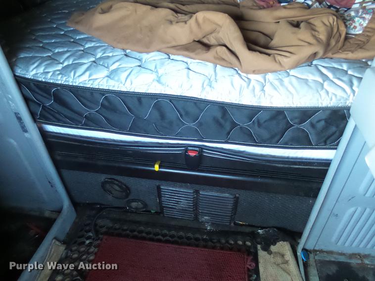 image for item DX9083 2007 Freightliner FLD132 XL Classic semi truck