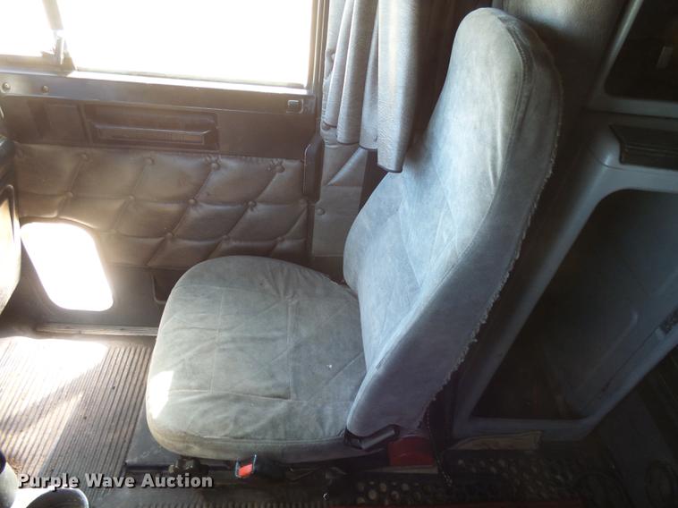 image for item DX9083 2007 Freightliner FLD132 XL Classic semi truck