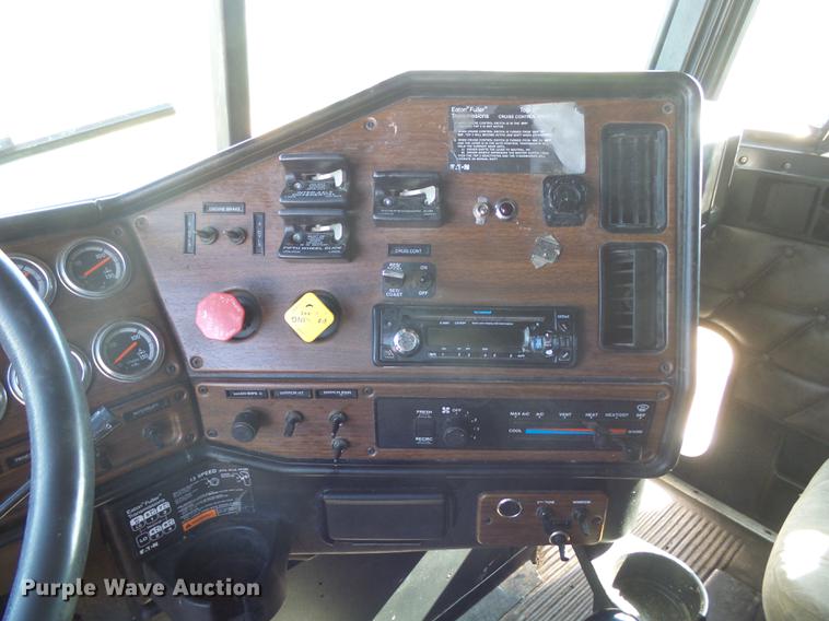 image for item DX9083 2007 Freightliner FLD132 XL Classic semi truck