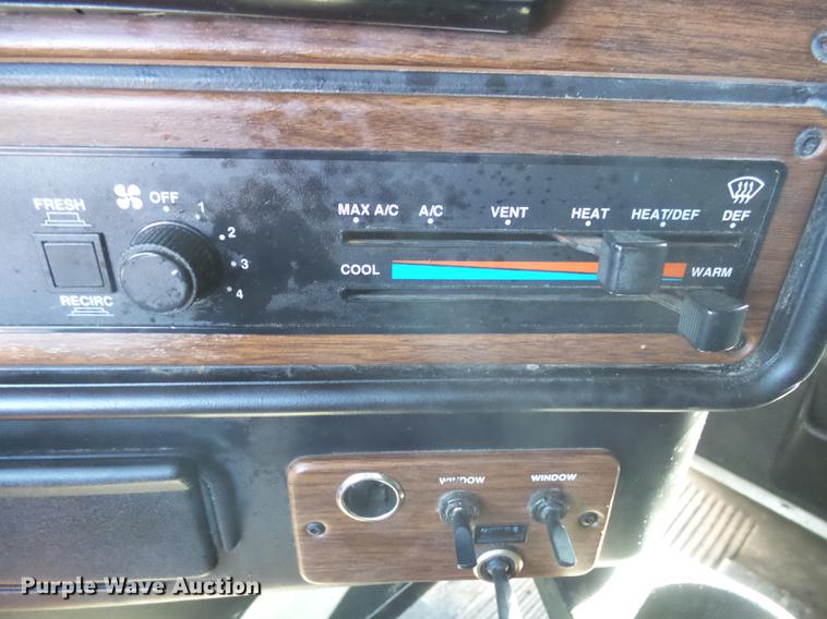 image for item DX9083 2007 Freightliner FLD132 XL Classic semi truck