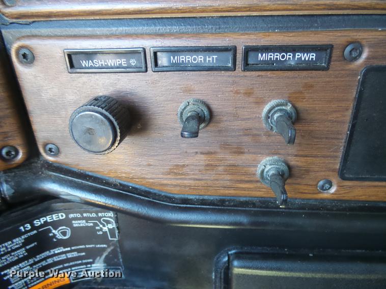 image for item DX9083 2007 Freightliner FLD132 XL Classic semi truck