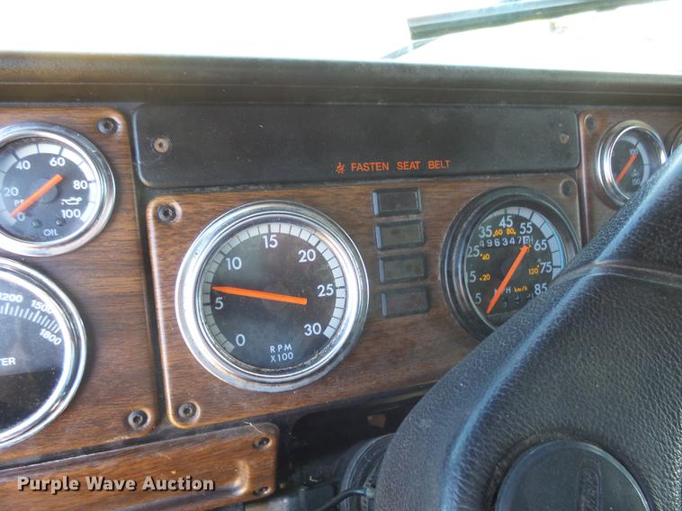 image for item DX9083 2007 Freightliner FLD132 XL Classic semi truck