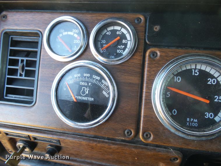 image for item DX9083 2007 Freightliner FLD132 XL Classic semi truck