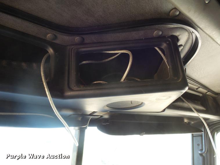 image for item DX9083 2007 Freightliner FLD132 XL Classic semi truck