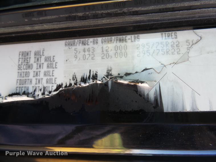 image for item DX9083 2007 Freightliner FLD132 XL Classic semi truck