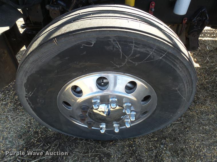 image for item DX9083 2007 Freightliner FLD132 XL Classic semi truck