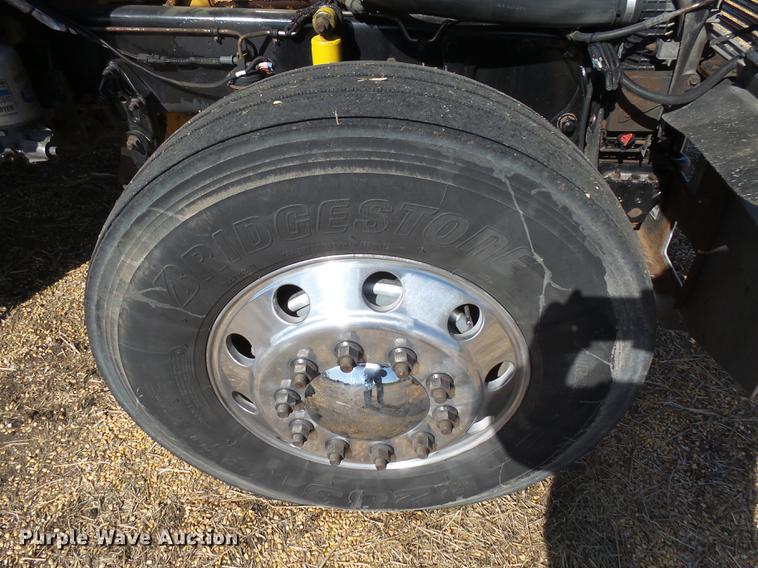 image for item DX9083 2007 Freightliner FLD132 XL Classic semi truck