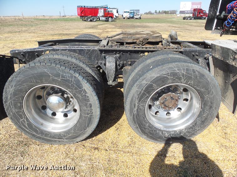 image for item DX9083 2007 Freightliner FLD132 XL Classic semi truck