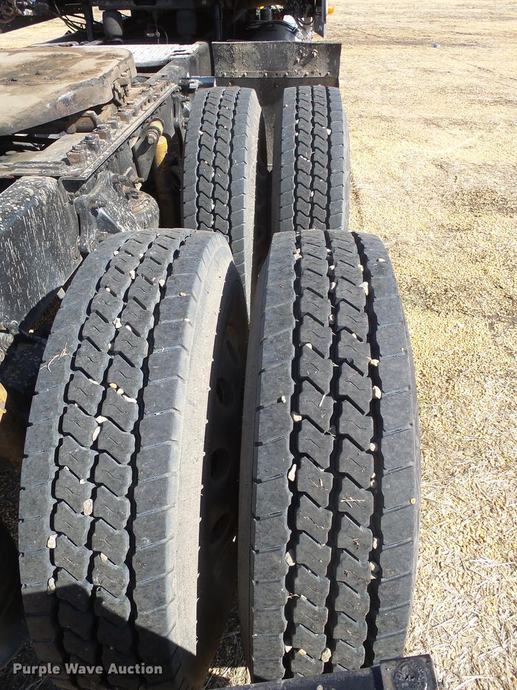 image for item DX9083 2007 Freightliner FLD132 XL Classic semi truck