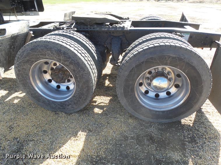 image for item DX9083 2007 Freightliner FLD132 XL Classic semi truck