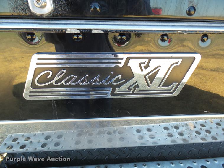 image for item DX9083 2007 Freightliner FLD132 XL Classic semi truck