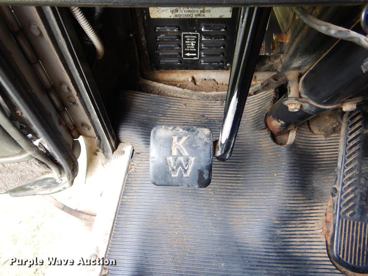 image for item EI9099 1996 Kenworth W900 semi truck