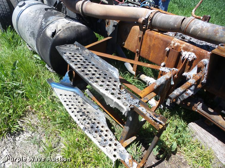 image for item EI9804 2009 Kenworth T660 truck chassis