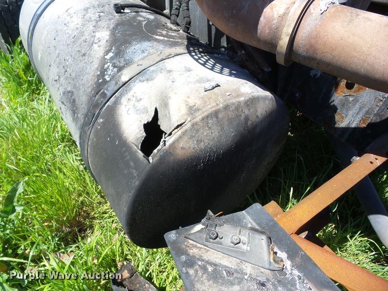 image for item EI9804 2009 Kenworth T660 truck chassis