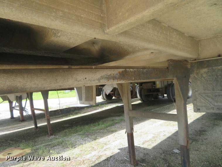 image for item EJ9606 1994 CMC SV-102 end dump trailer