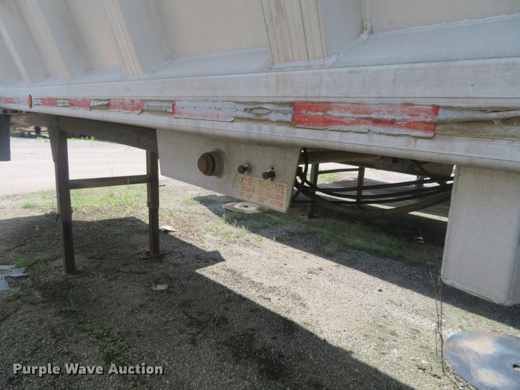 image for item EJ9606 1994 CMC SV-102 end dump trailer