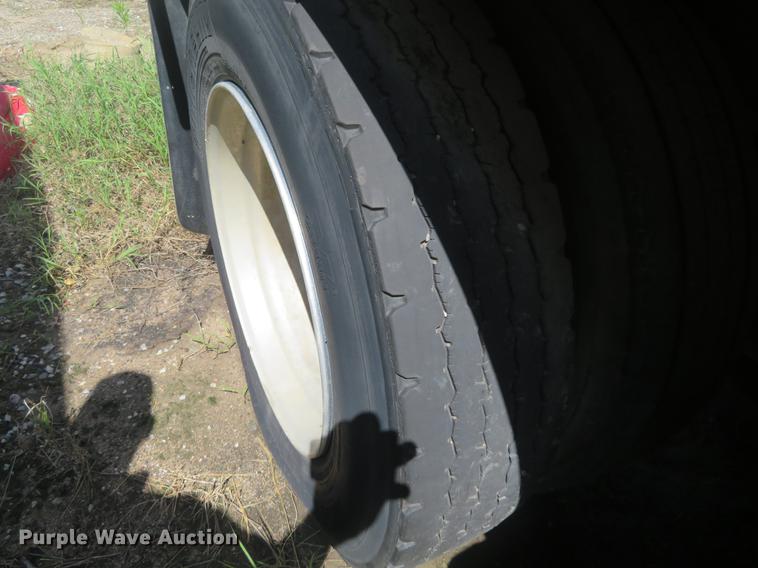 image for item EJ9606 1994 CMC SV-102 end dump trailer