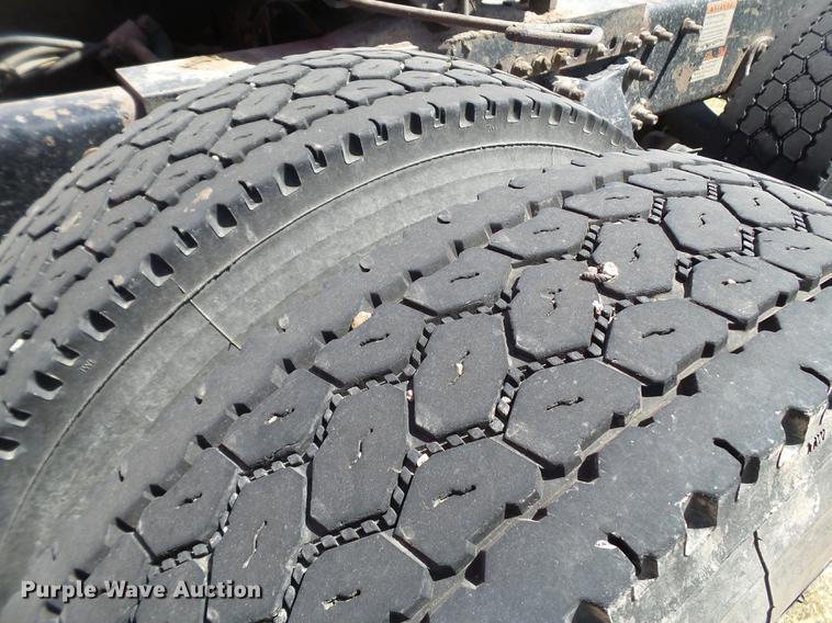 image for item EN9580 2003 Freightliner Century Class semi truck