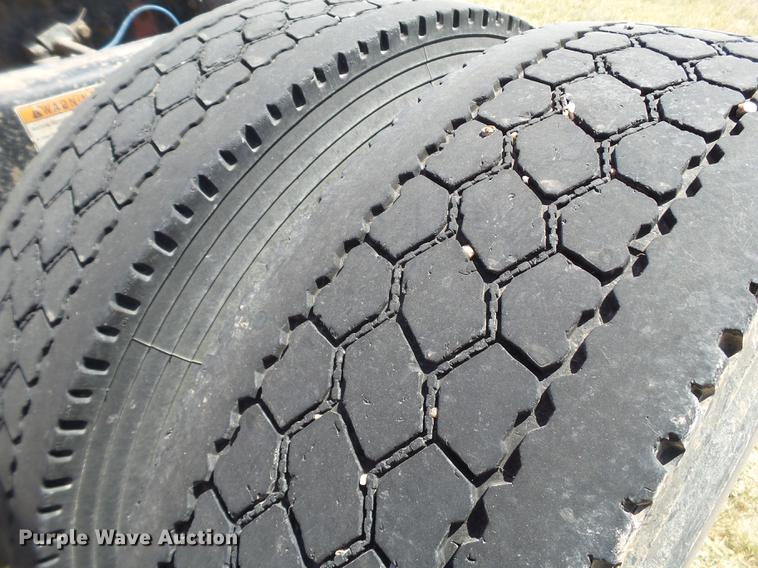 image for item EN9580 2003 Freightliner Century Class semi truck