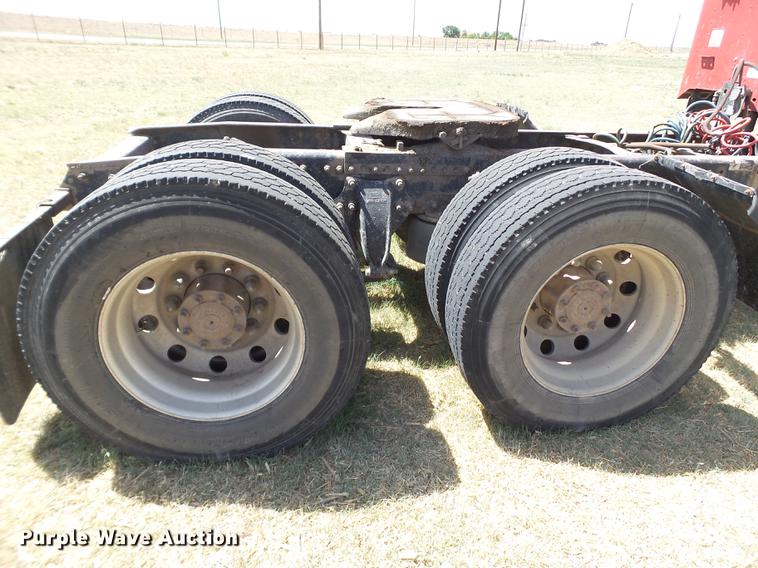 image for item EN9580 2003 Freightliner Century Class semi truck