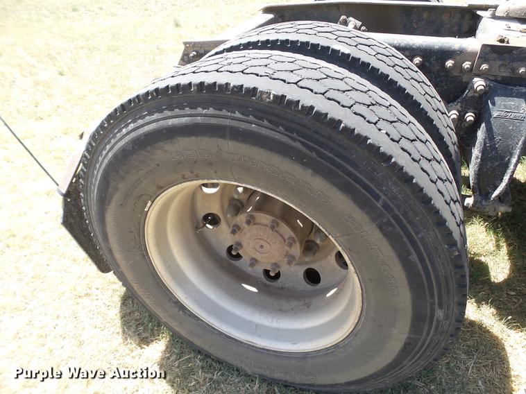 image for item EN9580 2003 Freightliner Century Class semi truck