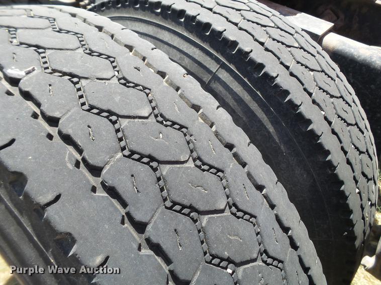 image for item EN9580 2003 Freightliner Century Class semi truck