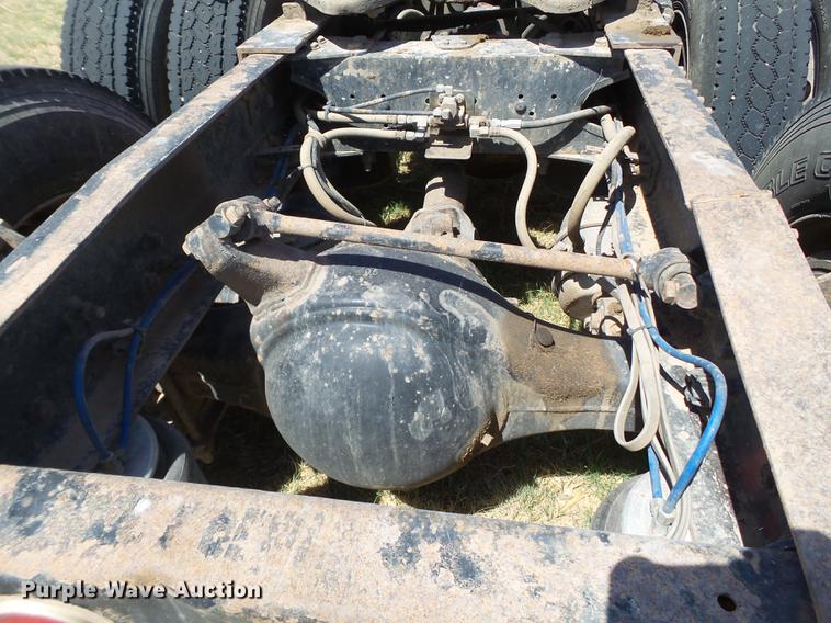 image for item EN9580 2003 Freightliner Century Class semi truck